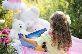 little-girl-reading-912380__180