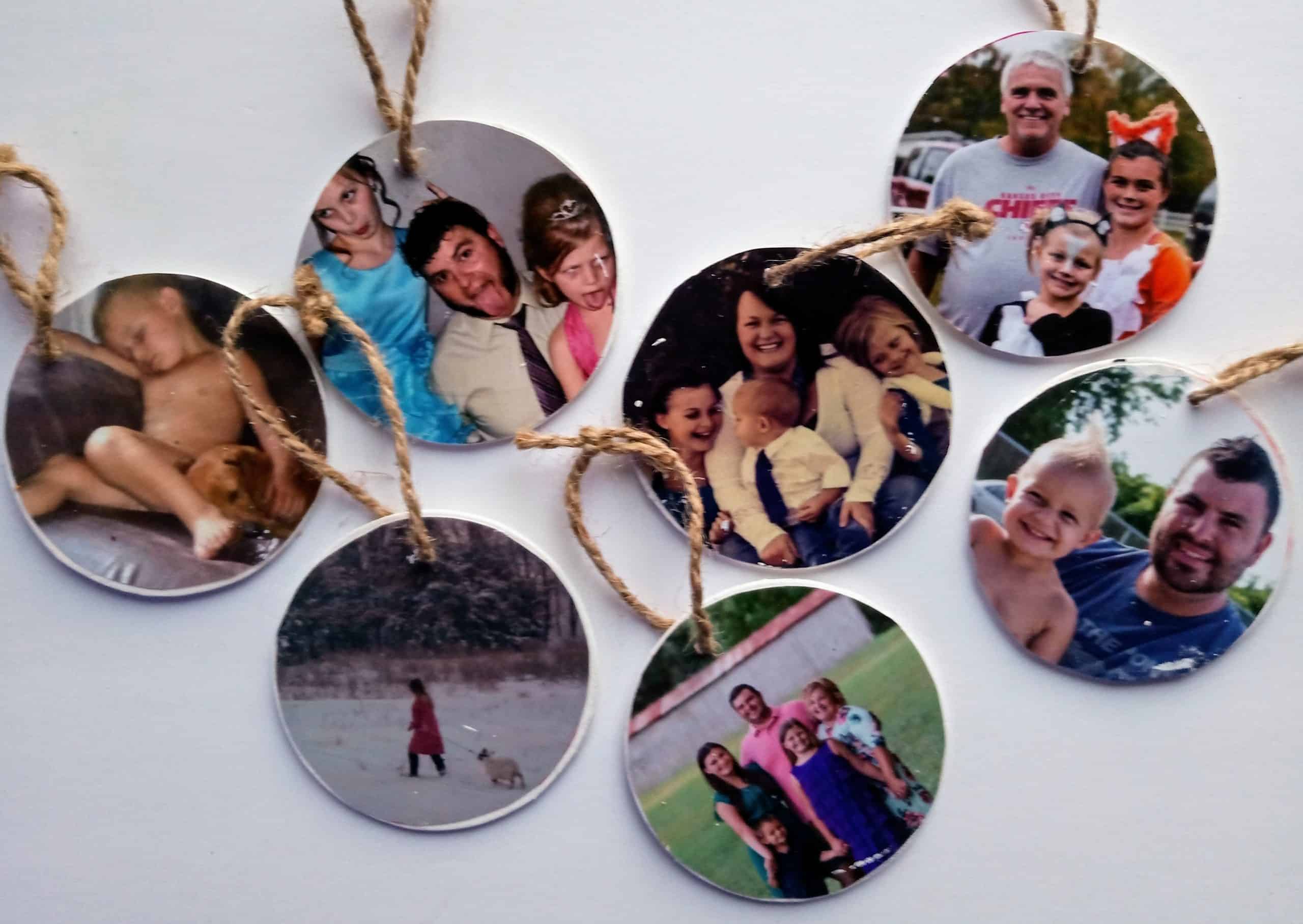 These cheap DIY photo ornaments are perfect for our growing family! So cute and easy! #handmade #Christmas #ornaments #photogifts #personalized #gift