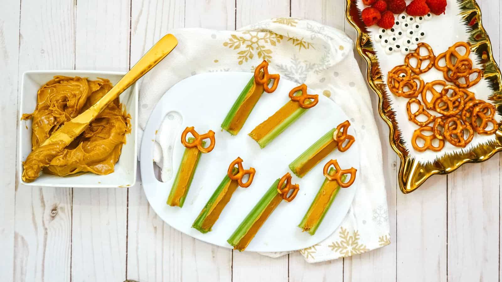 I'm so happy to finally find a healthy Christmas treats! Instead of cute cupcakes, I'm taking THESE crunchy snacks to our next party!