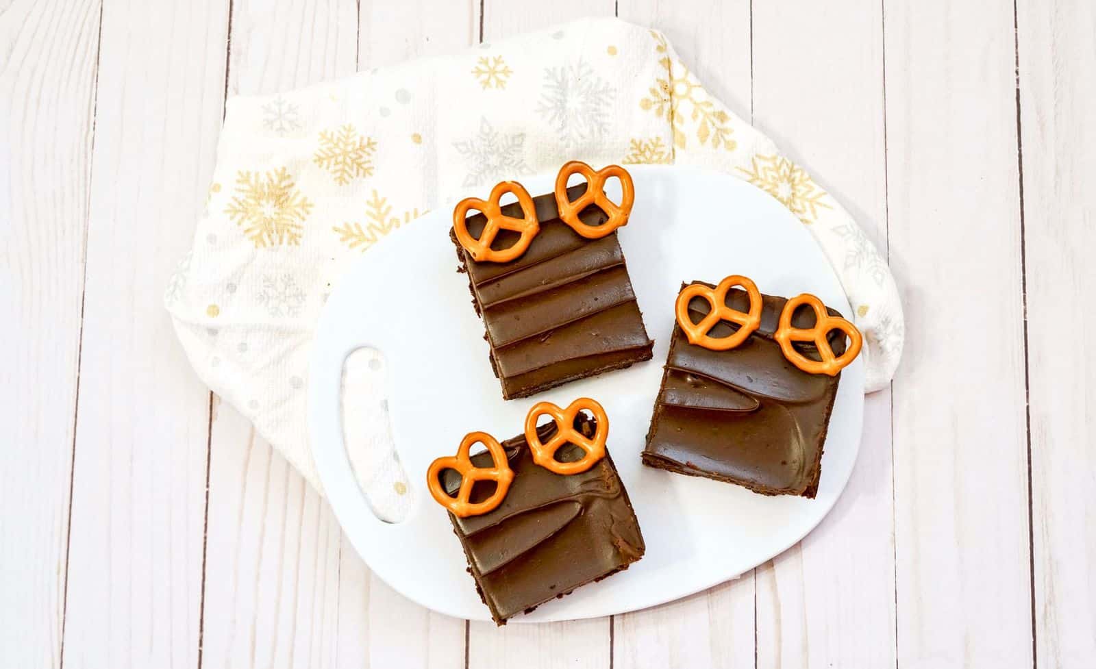 The simple Rudolph brownies easy DIY Christmas treats! Store-bought brownies make it a breeze and CHEAP, too! My kids will love making these cuties!