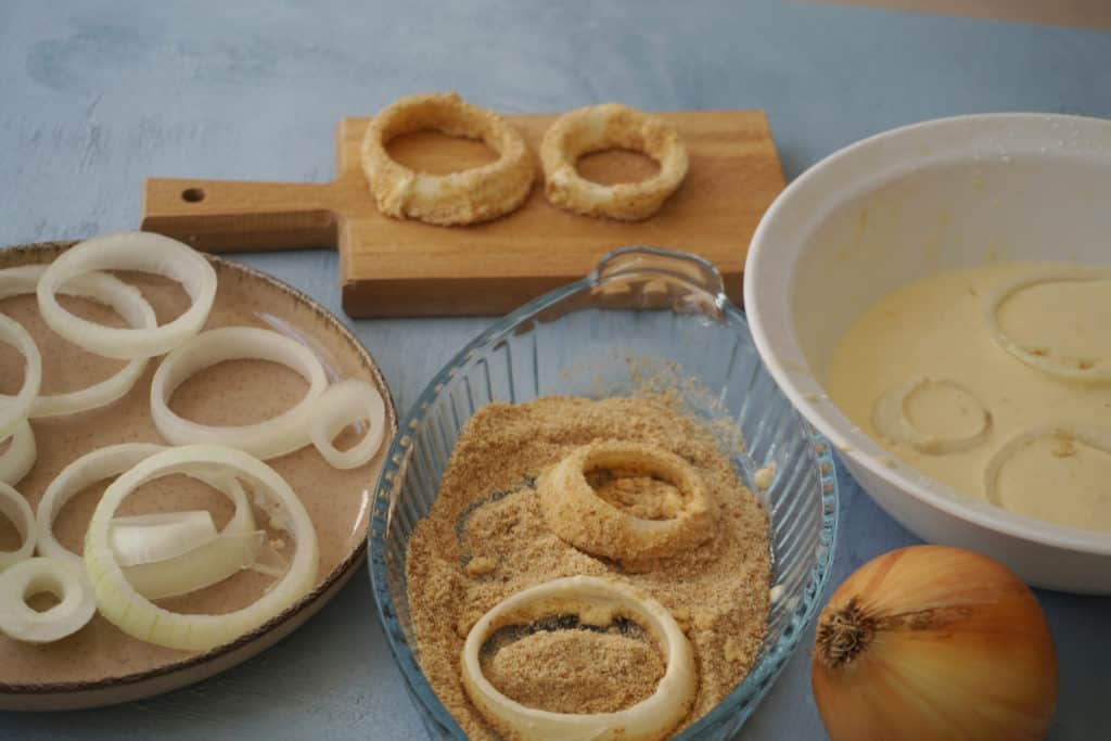 These easy homemade onion rings are SO GOOD! Crispy and delicious.